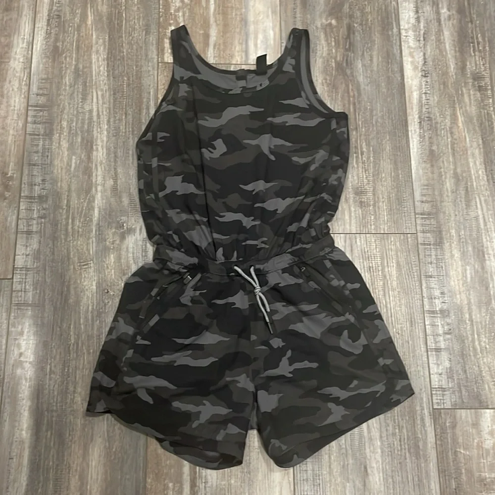 Athleta Girl Camo On the Go Romper size 12 - Picture 6 of 12